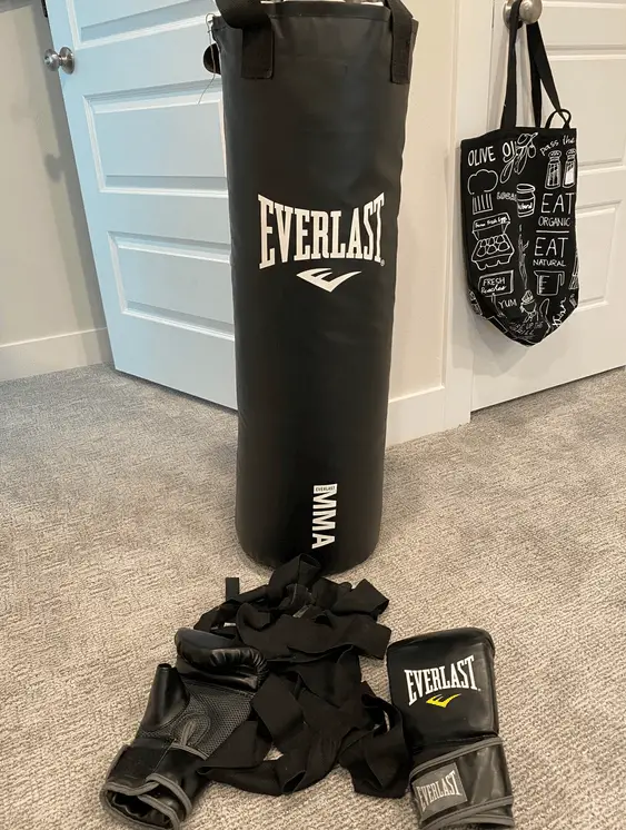 the Everlast 70-Pound MMA Heavy-Bag Kit is a great affordable choice for Heavy Bags that are good for Kickboxing